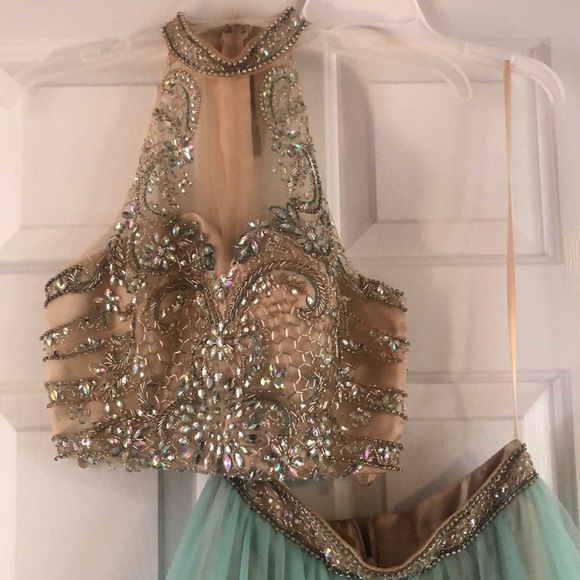 Prom dress - Picture 2 of 5